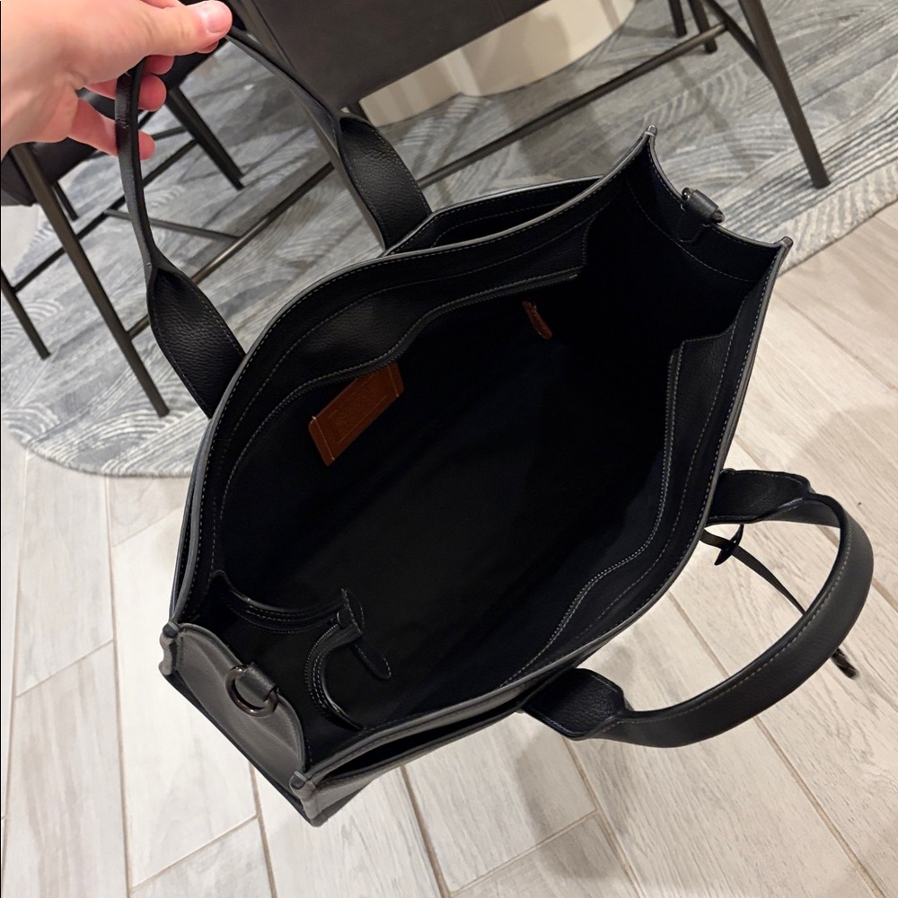 Coach Black Pebbled Leather Structured Tote / Work Bag - 2025, luxury collection - Picture 5 of 11